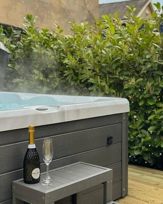 Exceptional Holiday Home 7 In Pickering With Hot Tub