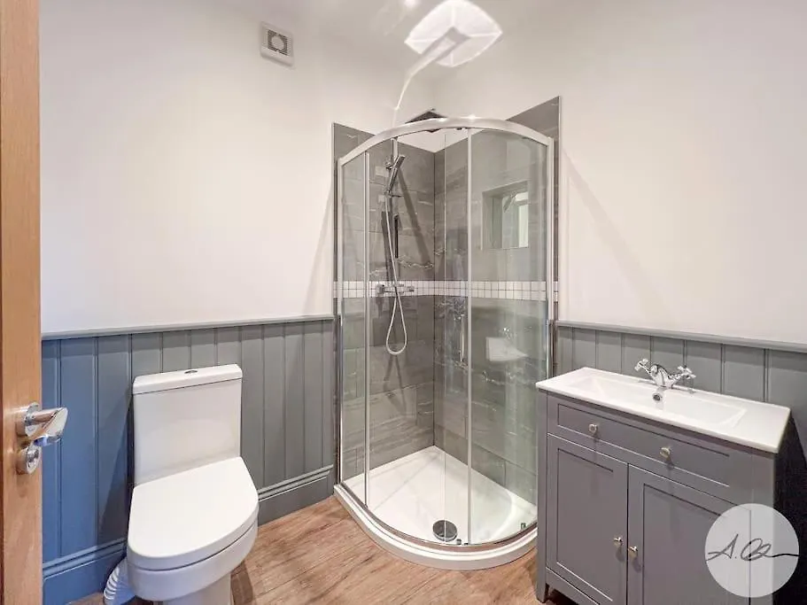 Exceptional Holiday Home 7 In Pickering With Hot Tub 0*,