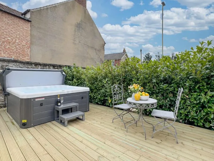 Exceptional Holiday Home 7 In Pickering With Hot Tub