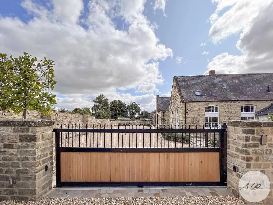 Exceptional Holiday Home 7 In Pickering With Hot Tub